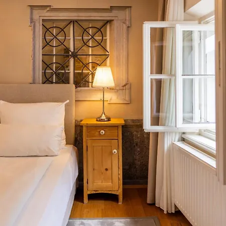 Boutiquehotel Amadeus Otel